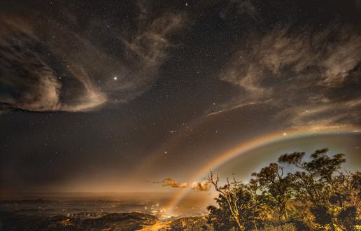 Arcoiris nocturno por Tizoc Suarez, Monteverde
